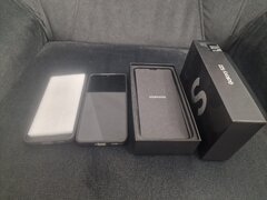 Samsung Galaxy S22 – 256 GB – negru/alb – cutie + huse + folie protectie